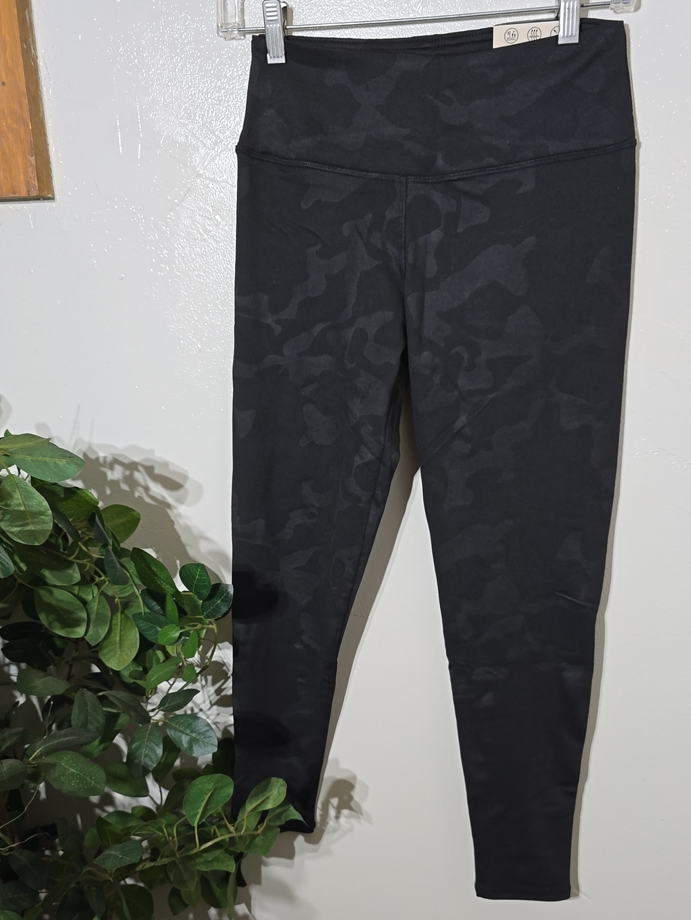 BCBGeneration Black Camo Womens Leggings Size Small NWT